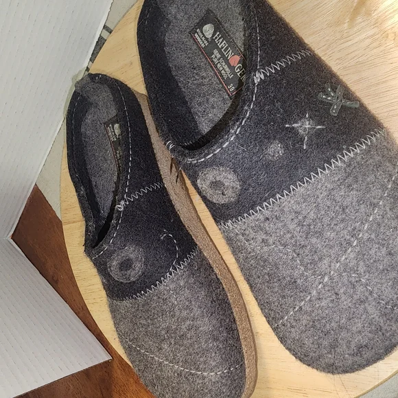 Haflinger Gray and Black Felt Mules with Color-Blocked Design - Picture 2 of 8